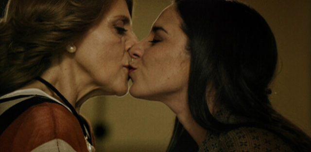 Alberto Guerra en la película Locos por la herencia 6 beso julieta gurrola y tiare scanda
