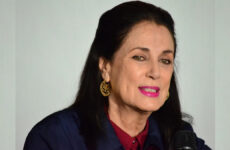 helena rojo triunfo del amor