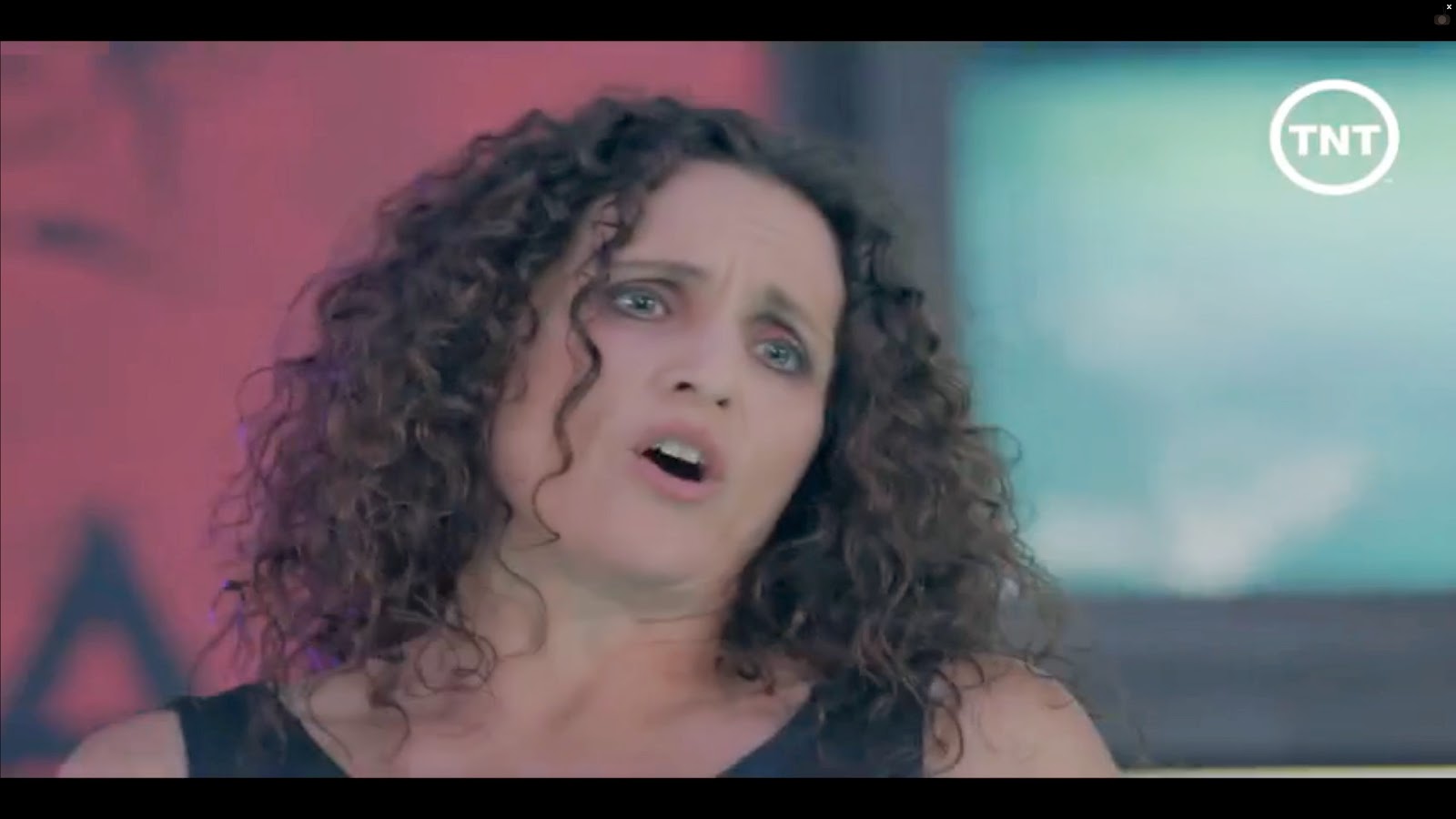 cancion de la pantera en la serie señorita polvora