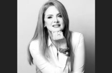 cancion de erika buenfil en a que no me dejas