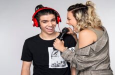 tema musical de esta historia me suena por maria jose